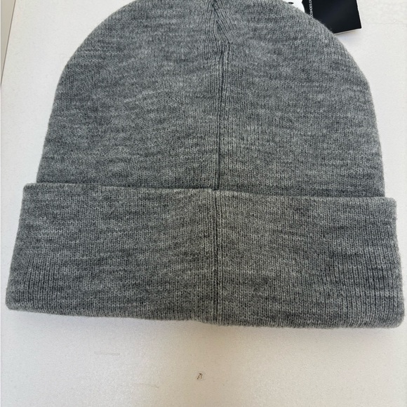 NWT DC Shoes Heather Gray Knit Beanie - Picture 2 of 5